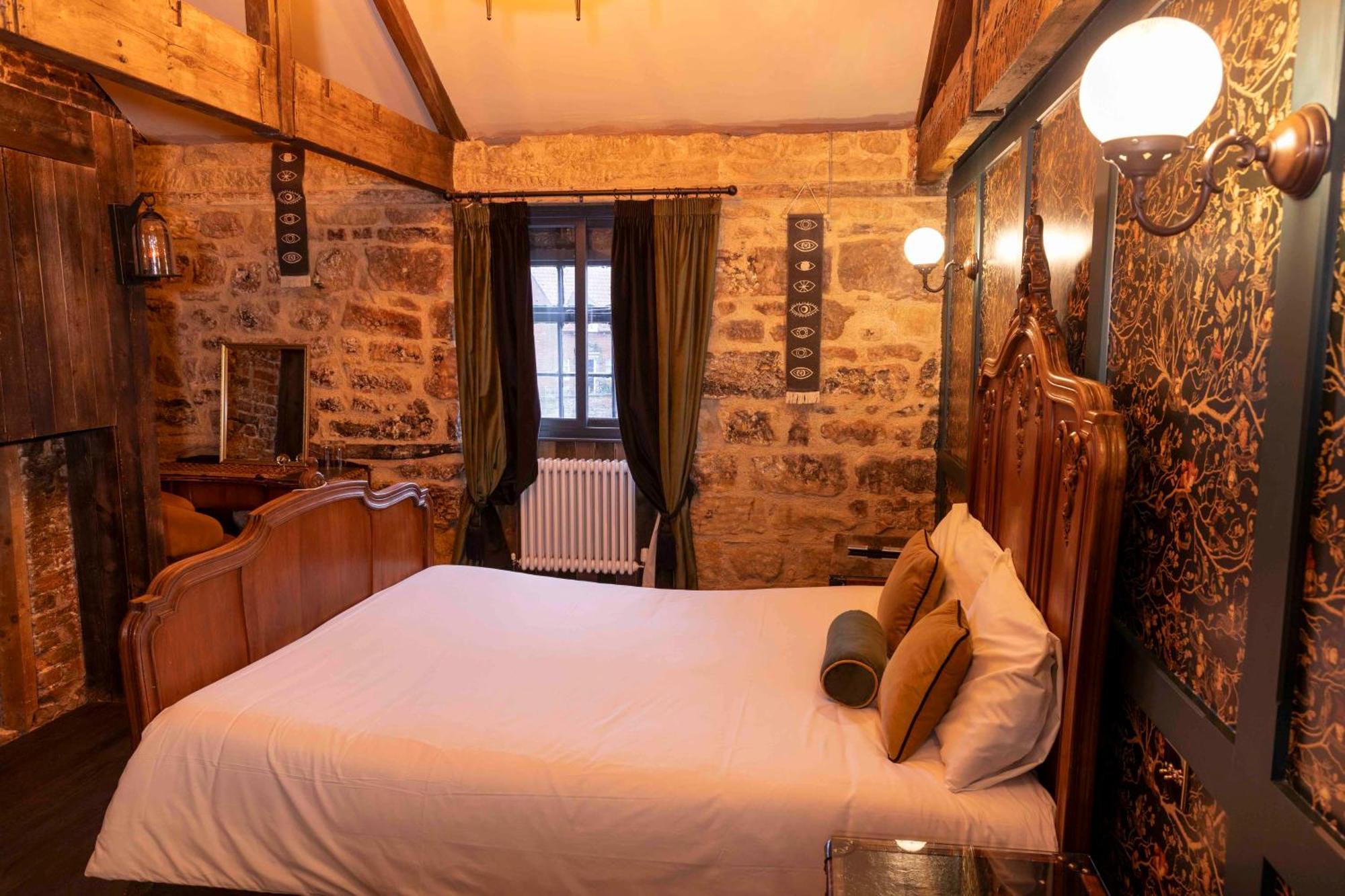 The Dirty Bottles Hotel Алнуик Екстериор снимка