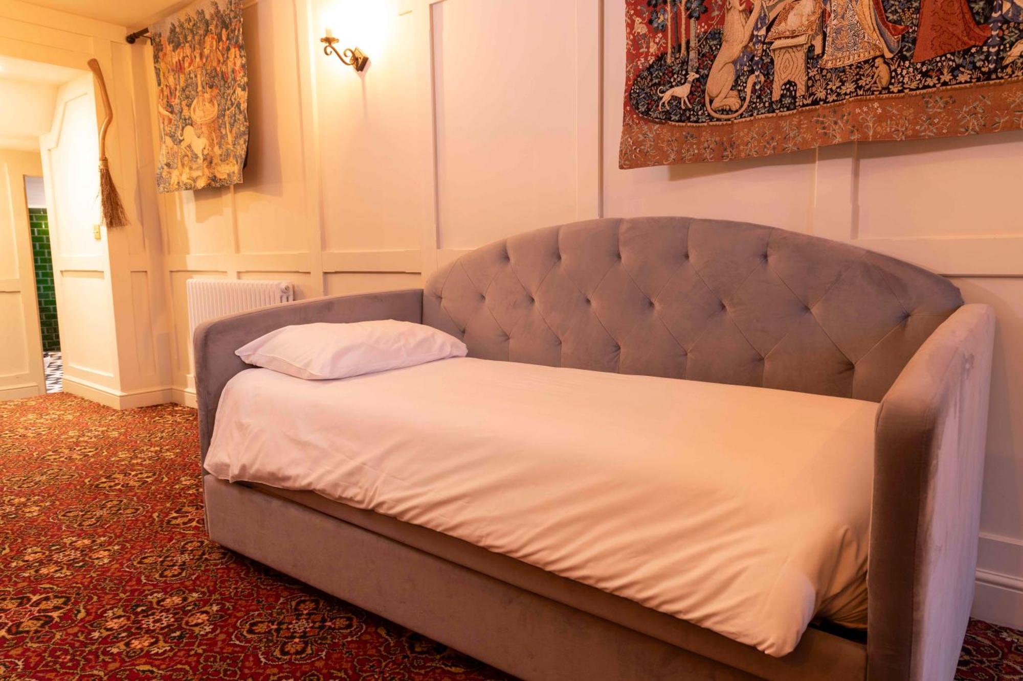 The Dirty Bottles Hotel Алнуик Екстериор снимка